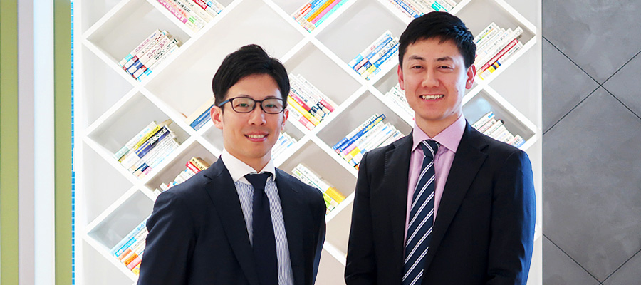 Photo: From left, NRI members Kawashima and Kamimura who coordinated the survey.
