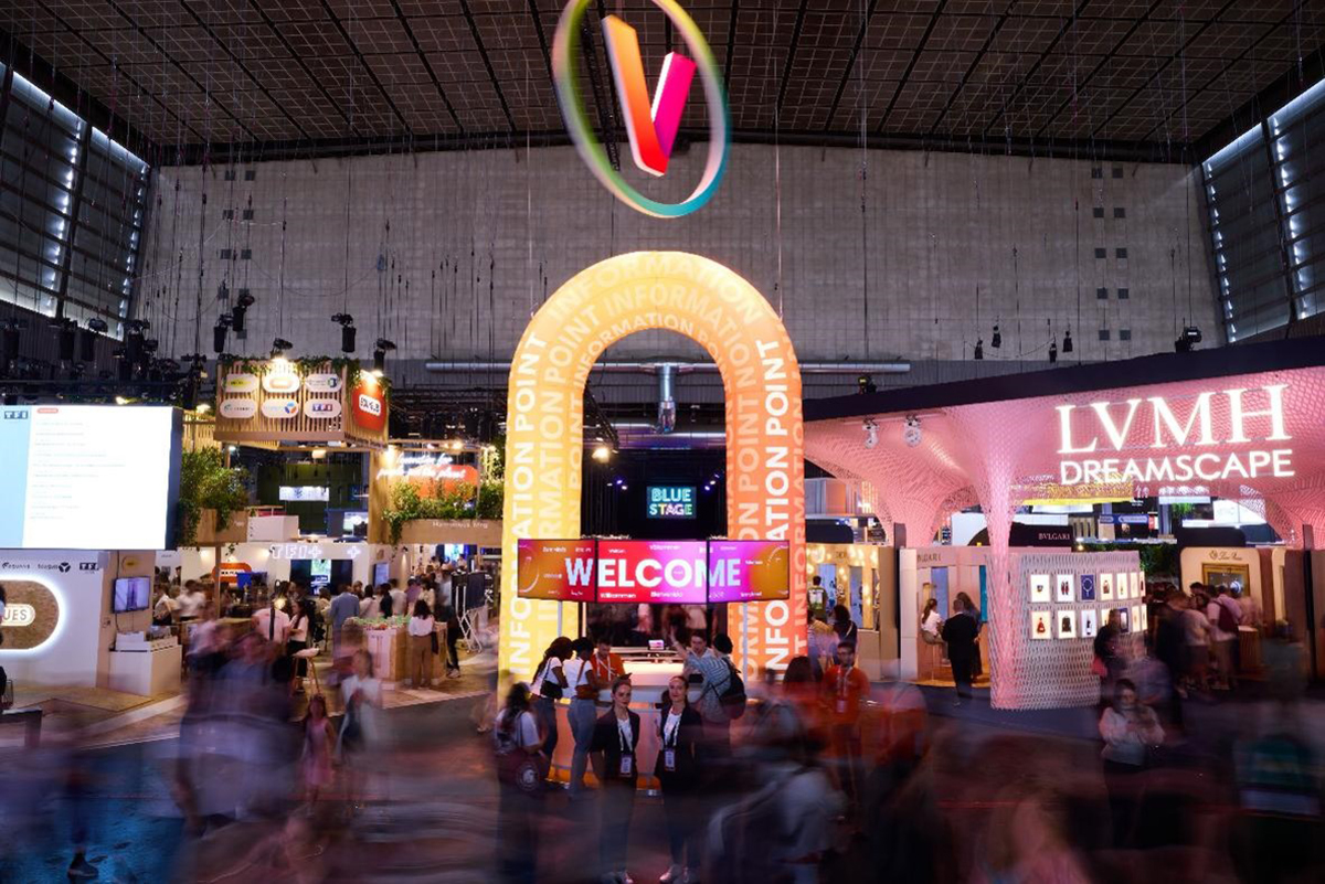 AectualがデザインしたLVMHブースの外観(右手)