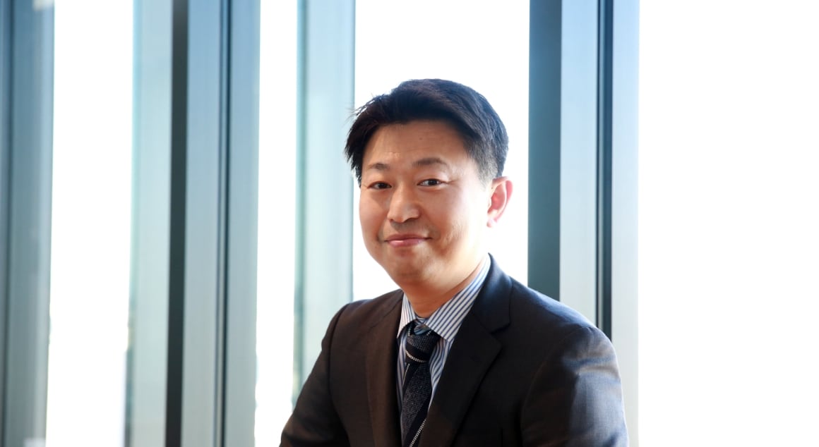 インタビューを受ける高尾さん②