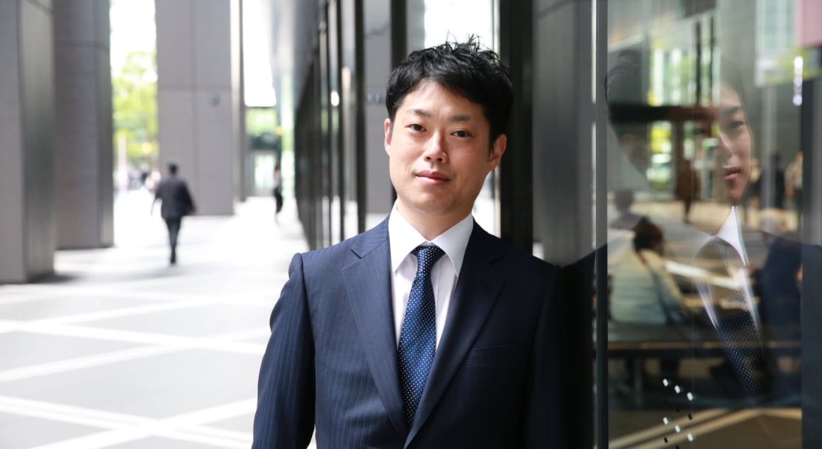 インタビューを受ける藤井さん①