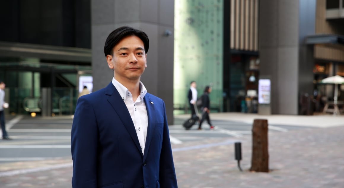 インタビューを受ける小畠さん①