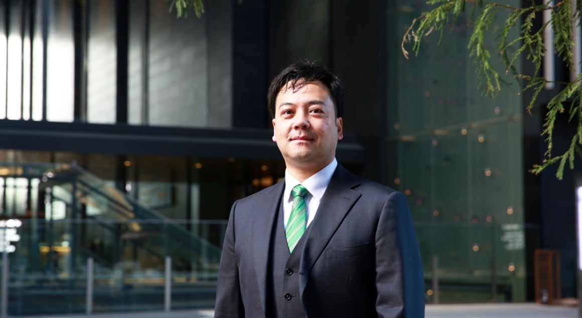 インタビューを受ける加藤さん①