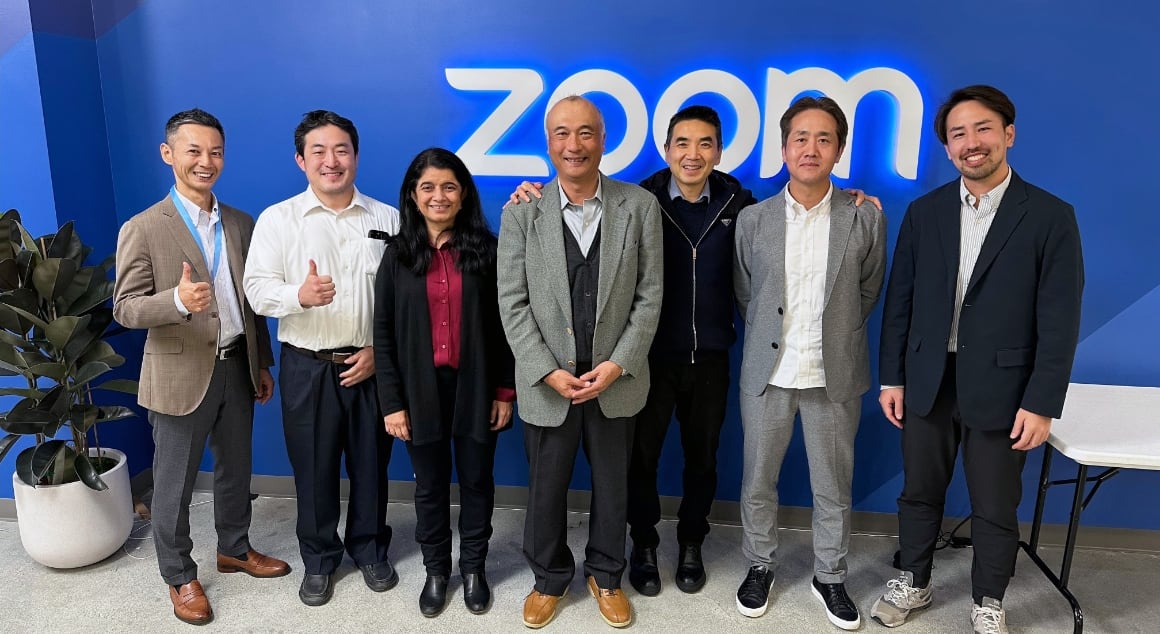 インタビューを受ける恒吉さん②