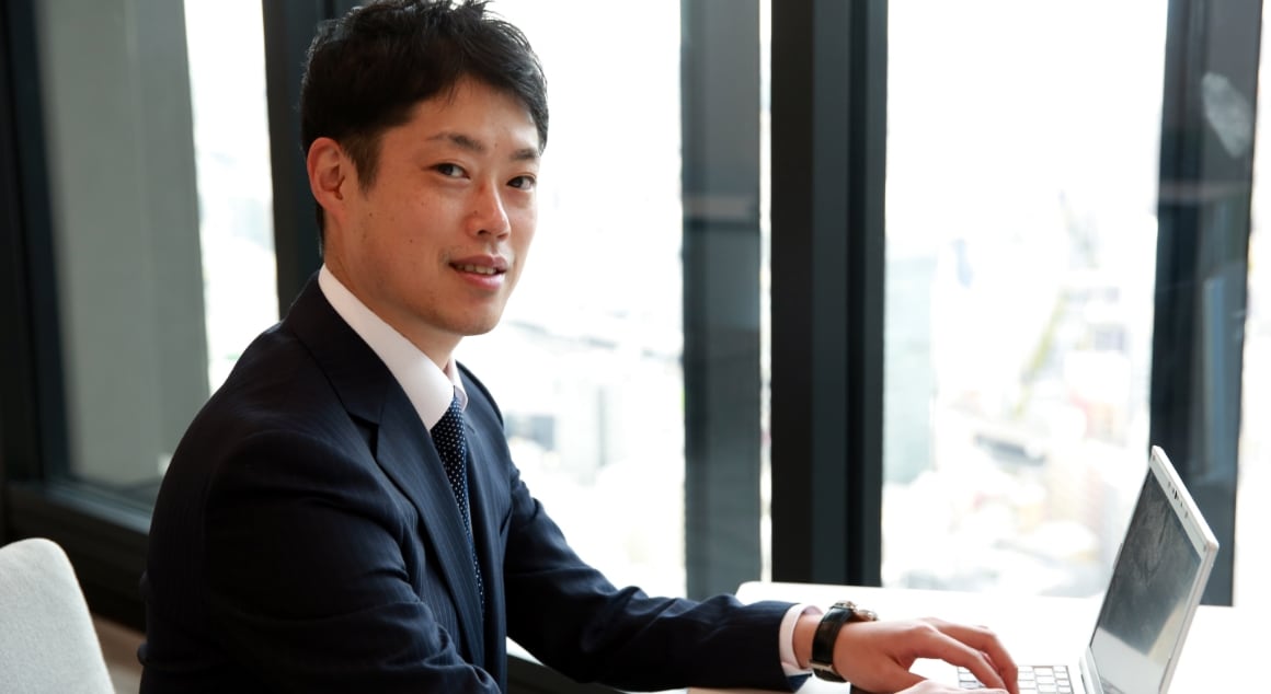 インタビューを受ける藤井さん②