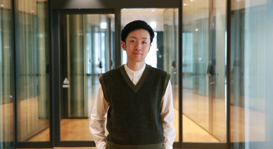 インタビューを受ける吉原さん②