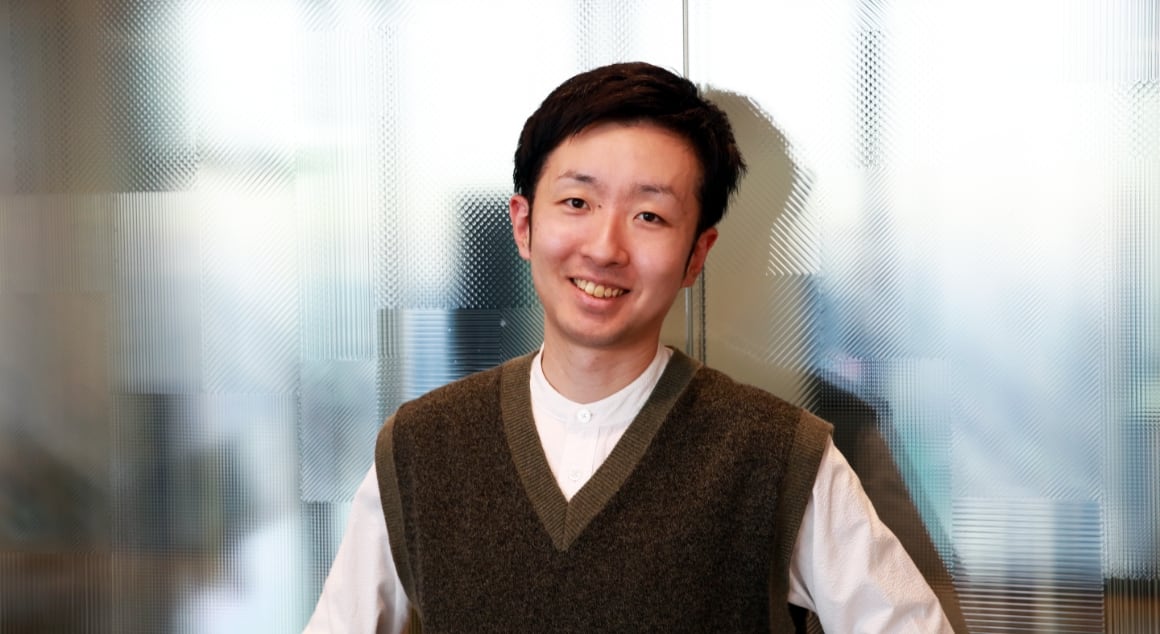 インタビューを受ける吉原さん①