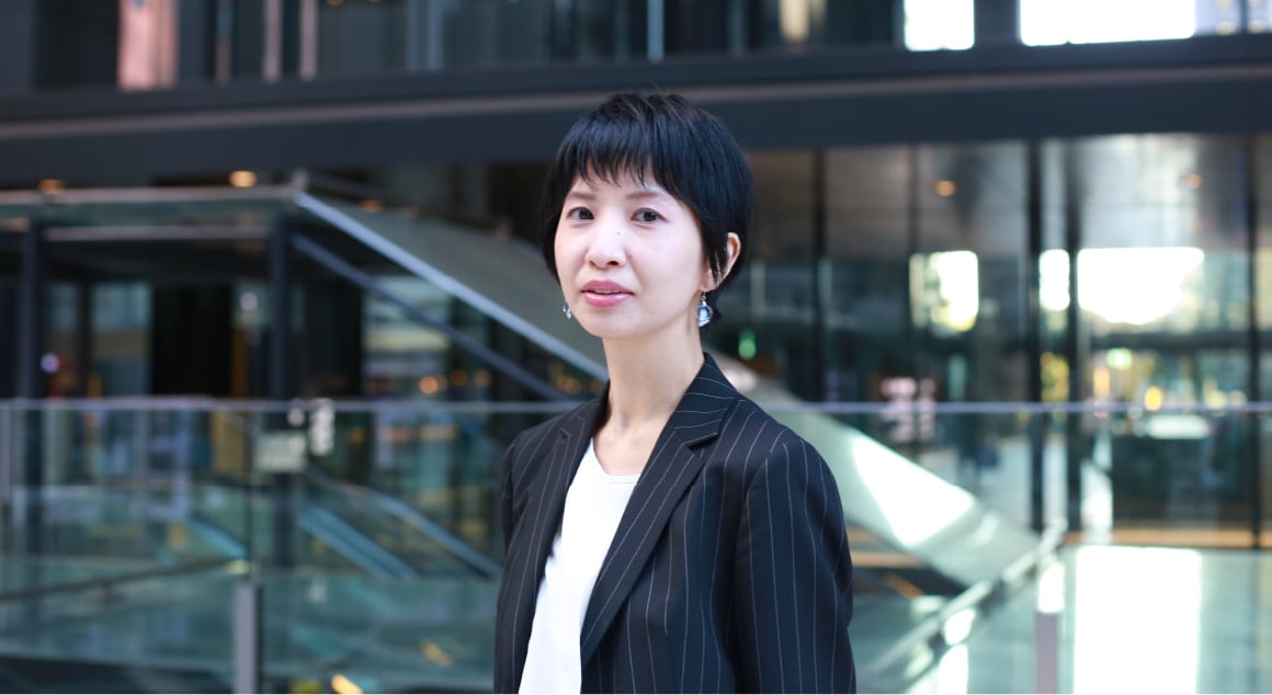 インタビューを受ける鈴木さん②